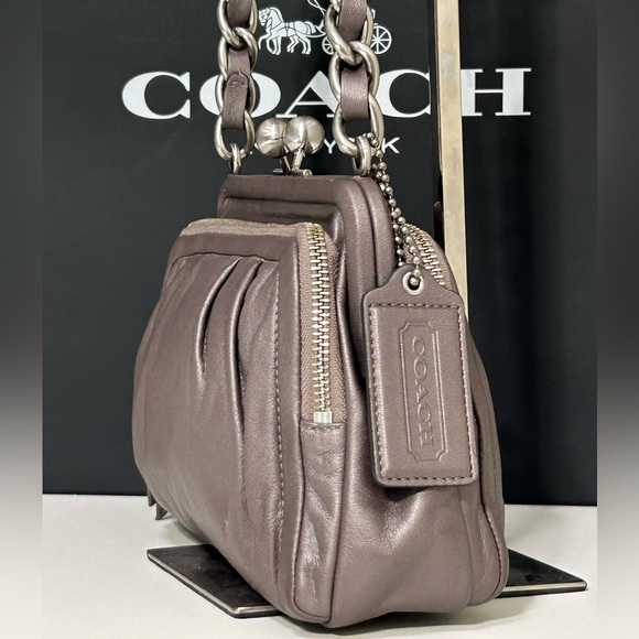 COACH Parker Smooth Leather Kiss Lock Shoulder Bag in Gray - Picture 4 of 9